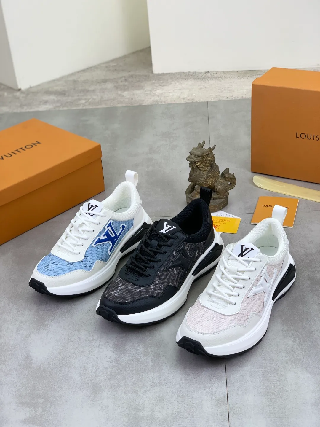 Men's shoes 💰P460 💰 [New model] 🆘 The latest model from LV official website 🎁 Casual and fashionable men's shoes 👟 Hot style 💥 Simple and elegant style, exclusive for trendy men. Unique latest brand elements from the official website 👑 Original decoration, fashionable and generous, the fabric is made of original calfskin ➕ Comfortable and breathable mesh lining ➕ Pigskin lining ✅The official website specifies wear-resistant casual outsole, the classic model is taken in real life🎬Color: 3️⃣colors available😍Number of codes: 38-44 (45 46 customized)